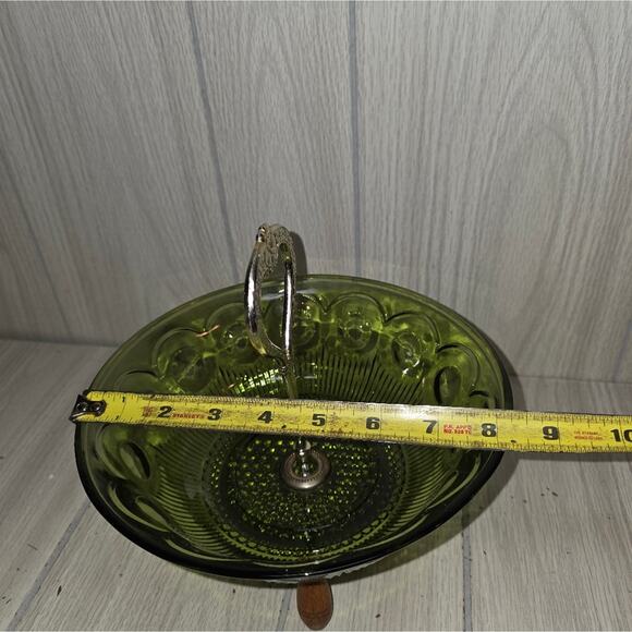 Vtg Green Glass Candy Dish Wood Feet Metal Heart Shaped Handle Table Centerpiece - Picture 5 of 7